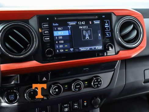 Used 2018 Toyota Tacoma TRD Off-Road image 62