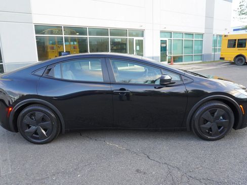 Used 2025 Toyota Prius LE image 8