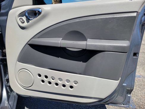 Used 2010 Chrysler PT Cruiser image 24