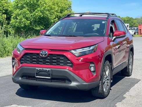 Certified 2022 Toyota RAV4 XLE Premium AWD/4WD image 13