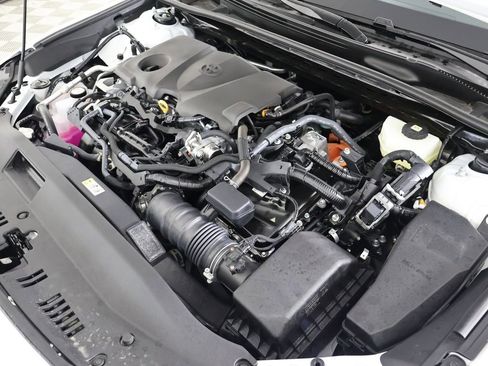 Used 2025 Toyota Camry SE image 11