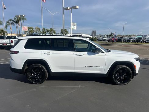 Used 2023 Jeep Grand Cherokee L Laredo AWD/4WD image 14