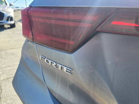 Used 2023 Kia Forte LXS w/ LXS Technology Package image 16
