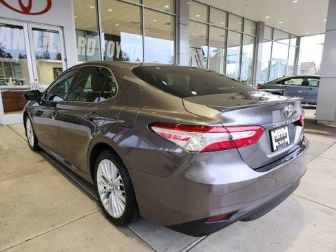 Certified 2018 Toyota Camry XLE image 9