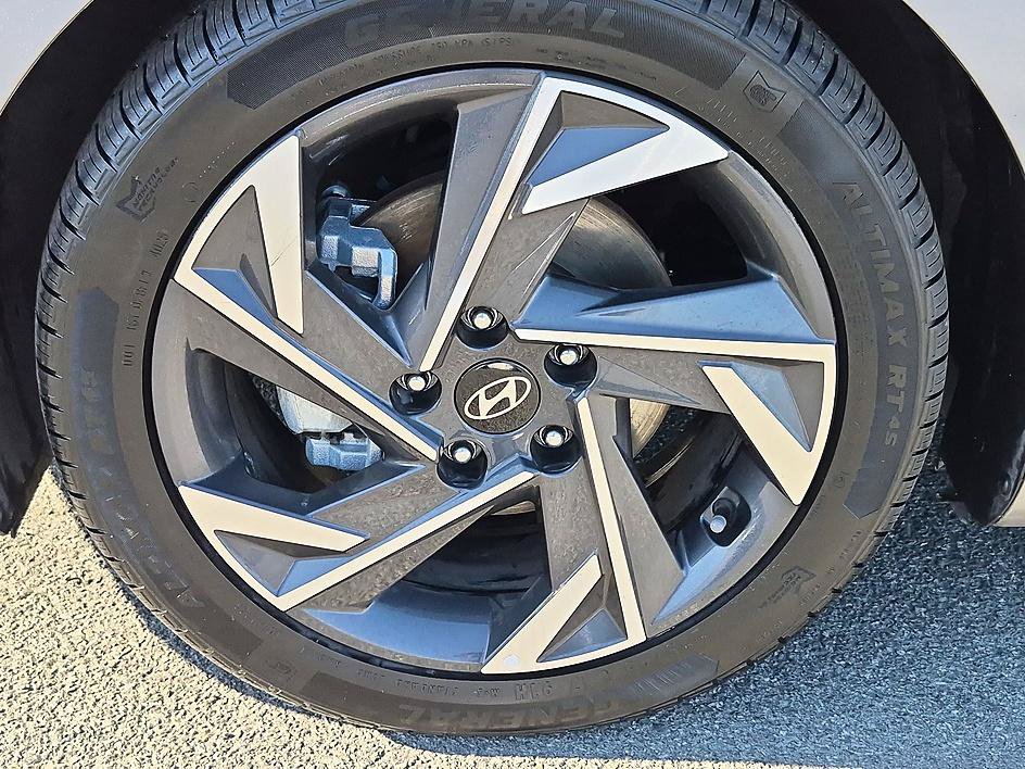 Used 2025 Hyundai Elantra SEL FWD image 10