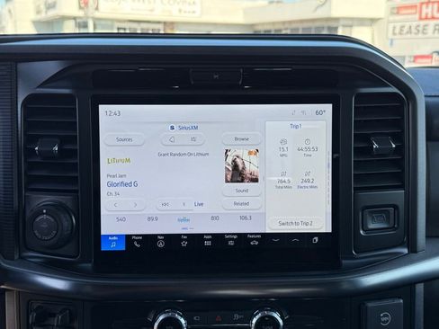 Used 2025 Ford F150 Platinum w/ Equipment Group 702A High image 31