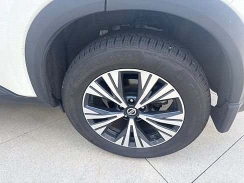 Used 2021 Nissan Rogue SV w/ Premium Package AWD/4WD image 11