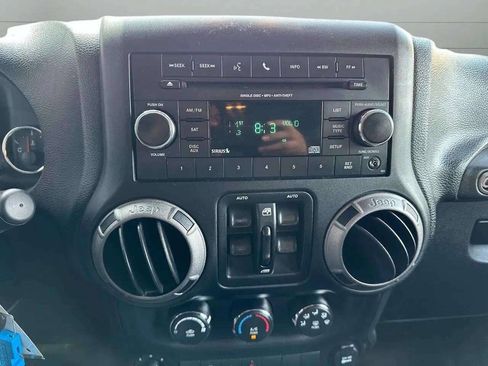 Used 2015 Jeep Wrangler Unlimited Sport w/ Quick Order Package 24S AWD/4WD image 23
