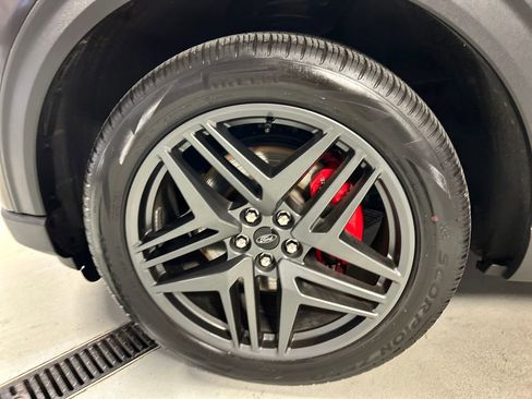 Used 2025 Ford Explorer ST-Line w/ ST-Line Street Pack image 9