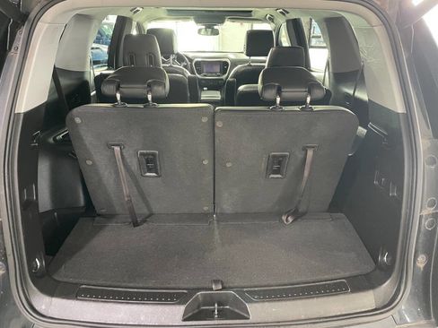Used 2018 GMC Acadia SLT w/ LPO, Black Accent Package image 8
