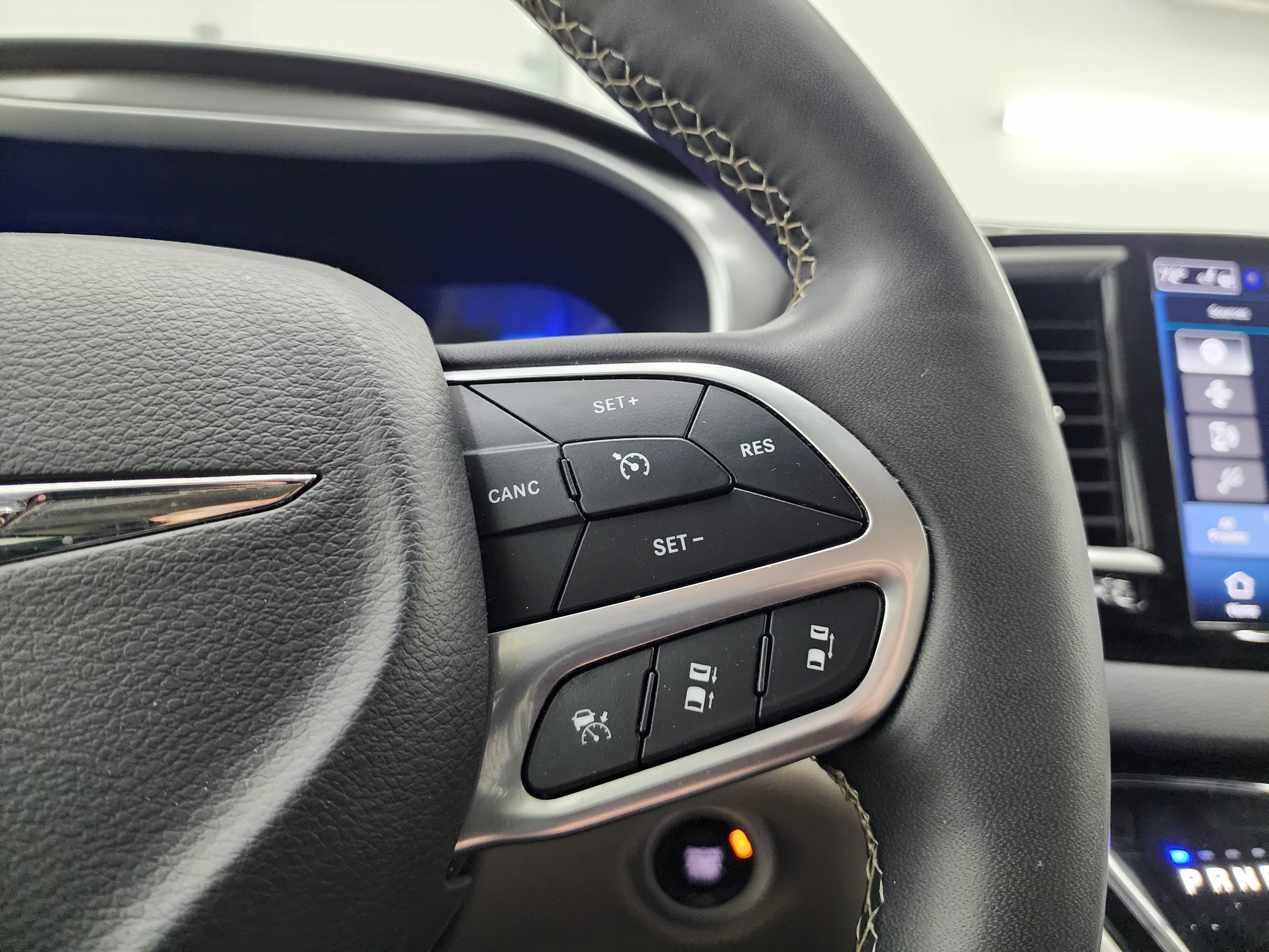 Used 2024 Chrysler Pacifica Touring-L FWD image 14