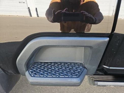 Used 2024 Chevrolet Silverado 2500 High Country w/ High Country Premium Package image 34