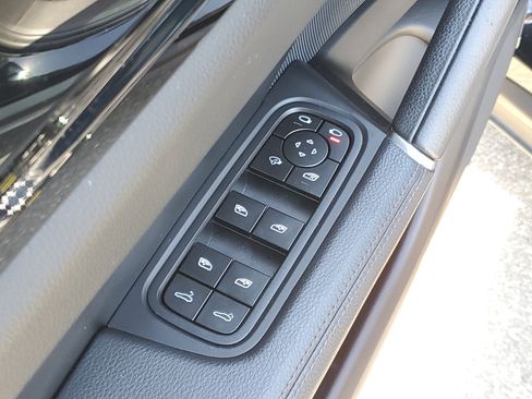 Used 2022 Porsche Cayenne image 6