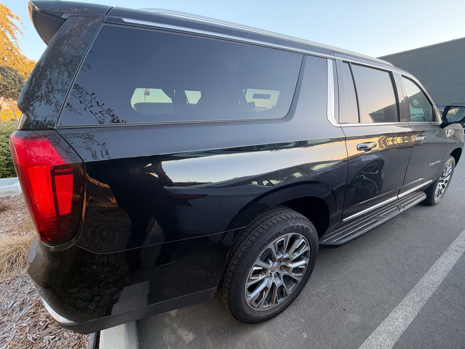 Used 2025 GMC Yukon XL Denali AWD/4WD image 3