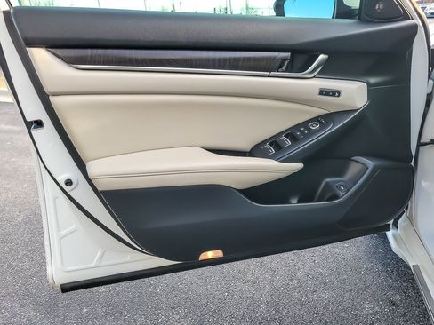 Used 2019 Honda Accord Touring image 17