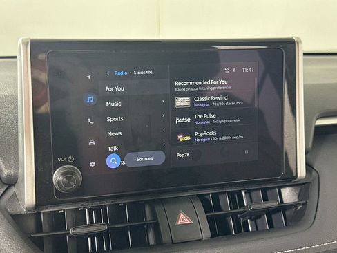 Used 2025 Toyota RAV4 XLE FWD image 29