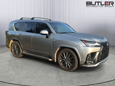 Used 2022 Lexus LX 600 F Sport w/ Accessory Package (Z1) AWD/4WD image 5