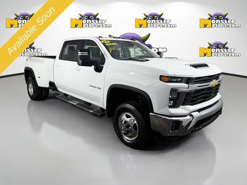 Used 2024 Chevrolet Silverado 3500 LT w/ True North Edition AWD/4WD image 3