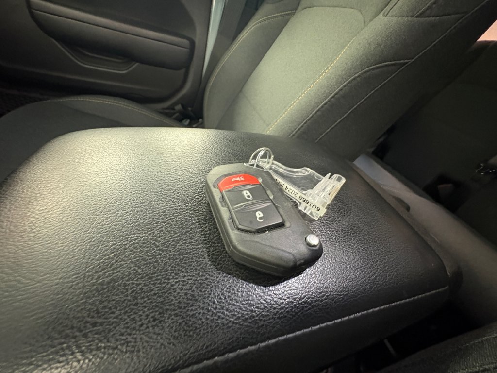 Used 2024 Jeep Wrangler Unlimited AWD/4WD image 34