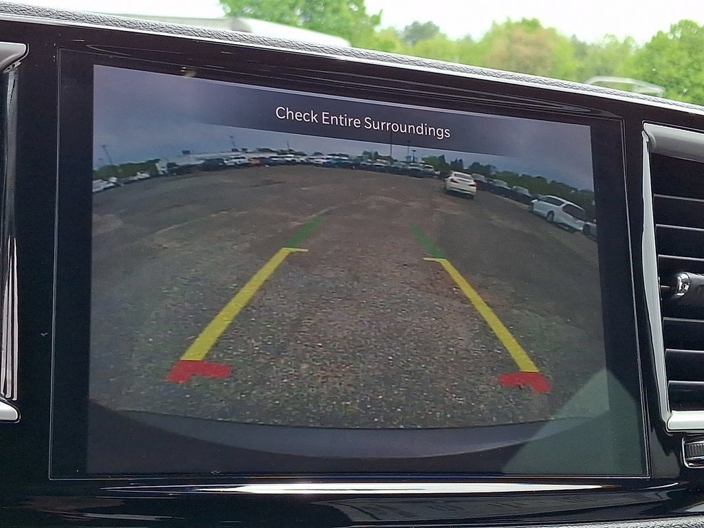 Used 2023 Chrysler Pacifica Touring-L FWD image 25
