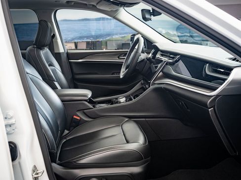 Used 2023 Jeep Grand Cherokee 4WD 4xe image 24