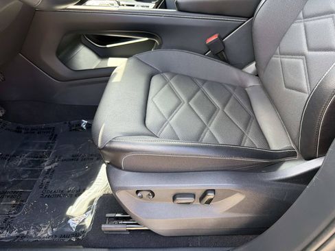 Used 2024 Volkswagen Atlas SE FWD image 17
