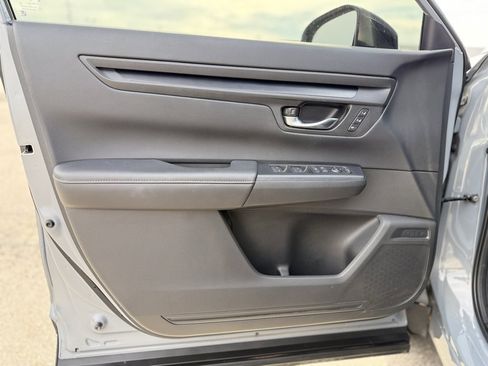 Used 2025 Honda CR-V Sport-L image 9