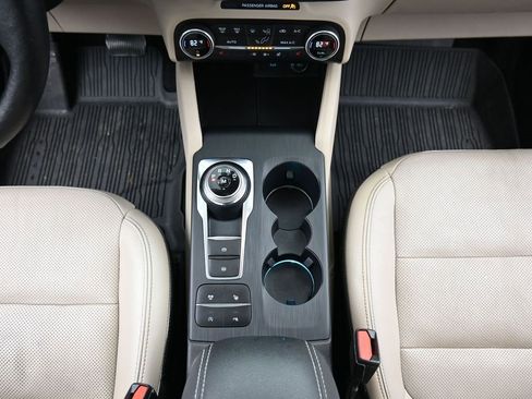 Used 2020 Ford Escape Titanium image 14