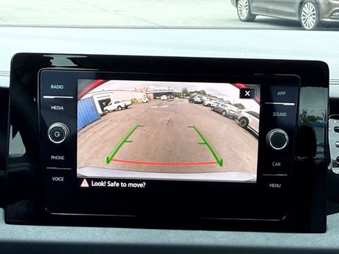 Used 2025 Volkswagen Jetta SE FWD image 17