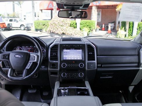 Used 2019 Ford Expedition Platinum image 25