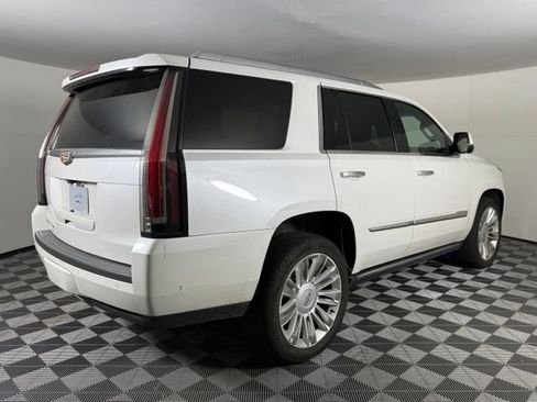 Used 2018 Cadillac Escalade Platinum AWD/4WD image 7