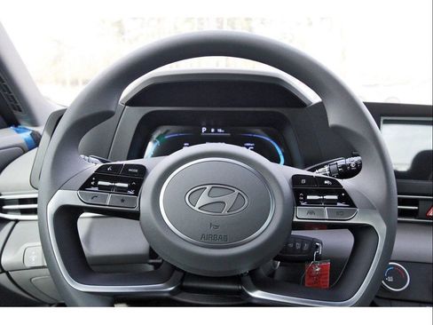 Certified 2026 Hyundai Elantra SE FWD image 13