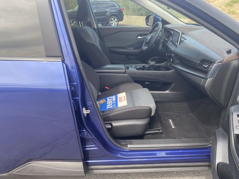 Used 2023 Nissan Rogue SV image 22