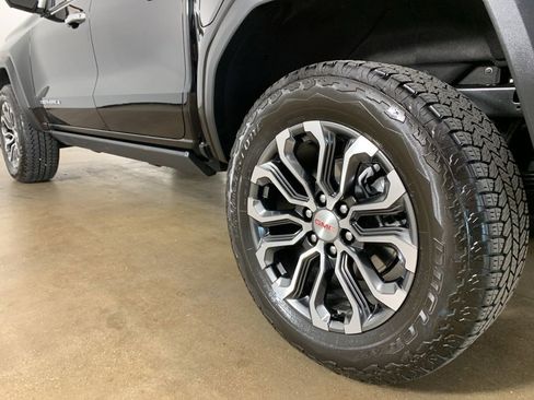 Used 2025 GMC Canyon Denali AWD/4WD image 16