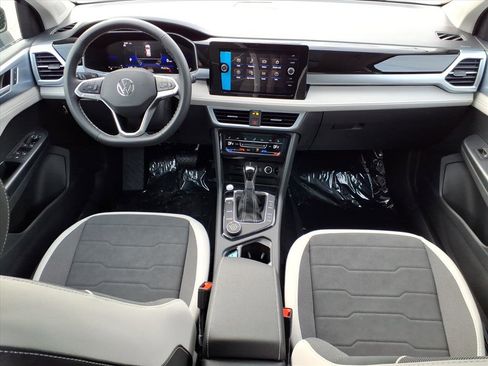 New 2026 Volkswagen Taos SE image 6