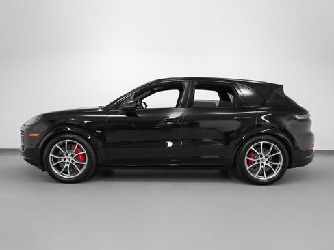 Used 2025 Porsche Cayenne S image 2