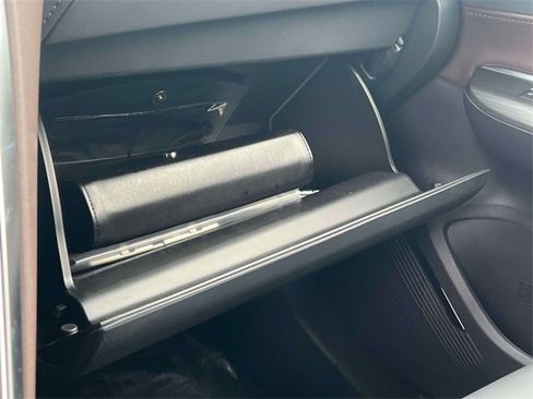 Certified 2024 Toyota Venza XLE image 30