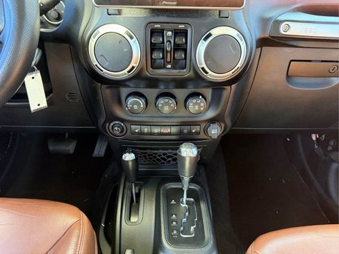 Used 2017 Jeep Wrangler Unlimited Sahara w/ Mopar Chrome Edition Group AWD/4WD image 20