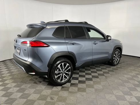 Used 2024 Toyota Corolla Cross XLE image 5