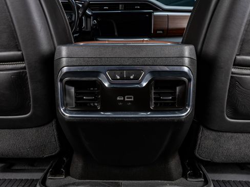 Used 2024 GMC Sierra 3500 Denali Ultimate image 32