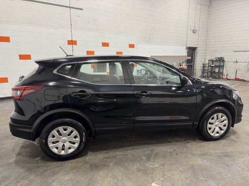 Used 2020 Nissan Rogue Sport S image 17
