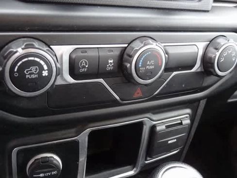 Used 2019 Jeep Wrangler Unlimited Sport image 15