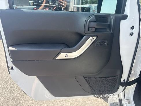 Used 2016 Jeep Wrangler Unlimited Sahara w/ Mopar Chrome Edition Group AWD/4WD image 15