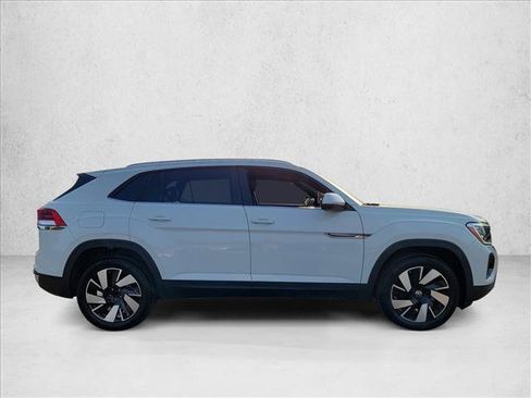Used 2025 Volkswagen Atlas Cross Sport SE FWD image 4