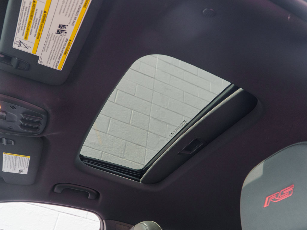 Used 2025 Chevrolet Trax RS w/ Sunroof Package FWD image 30