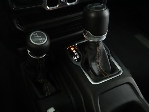 Used 2023 Jeep Wrangler Unlimited Sahara AWD/4WD image 16