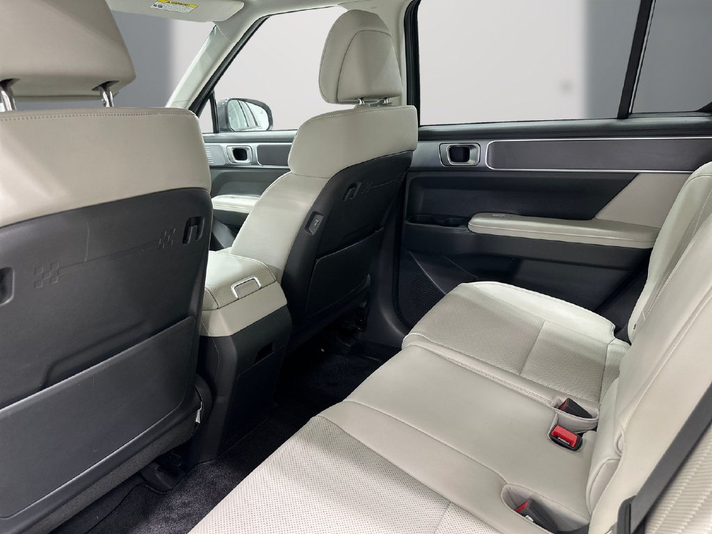 Used 2024 Hyundai Santa Fe SEL FWD image 16