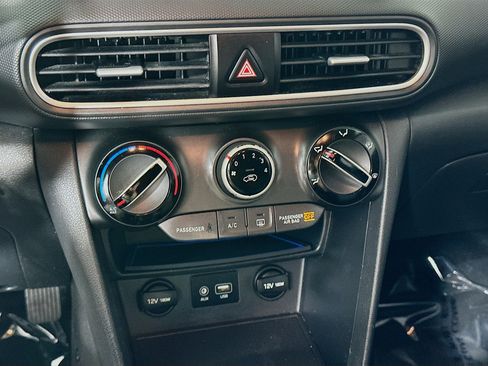 Used 2018 Hyundai Kona SE FWD image 12