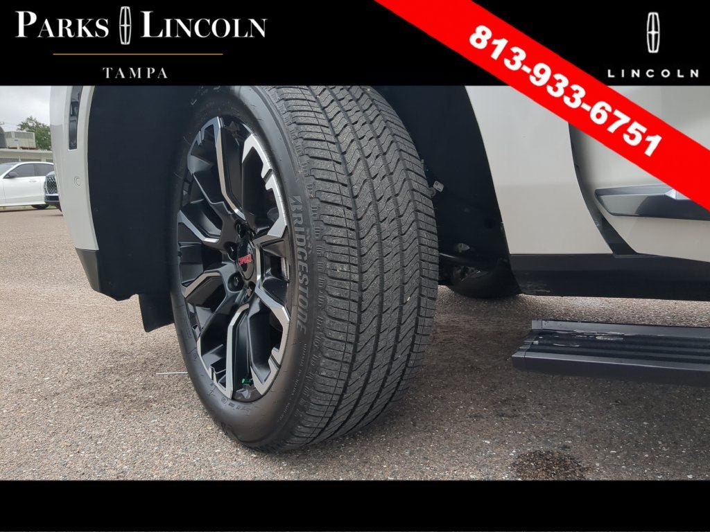 Used 2025 GMC Yukon XL Denali w/ Sun & Power Step Package RWD image 34