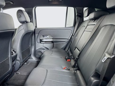 Used 2023 Mercedes-Benz EQB 300 4MATIC image 12